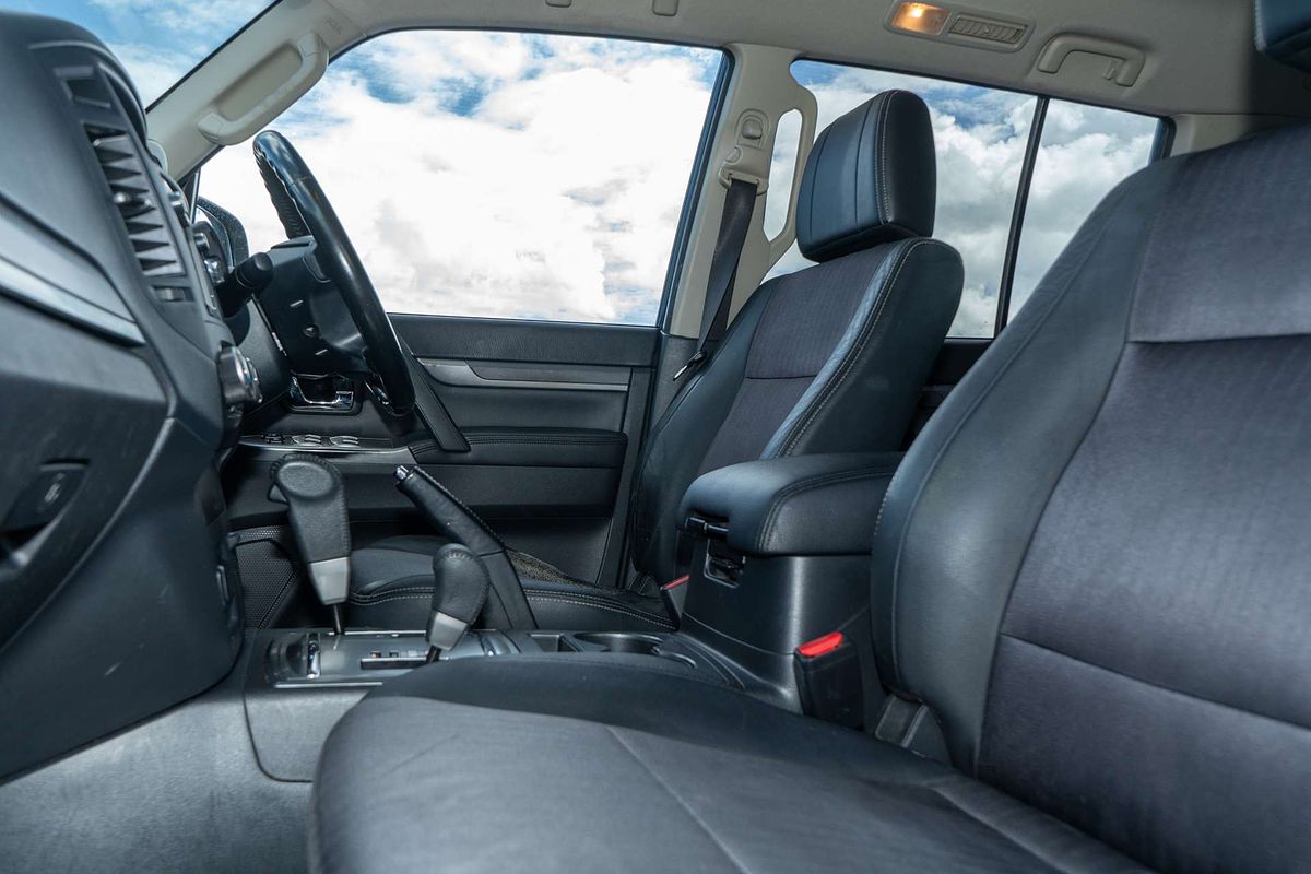 2014 Mitsubishi Pajero VR-X NW