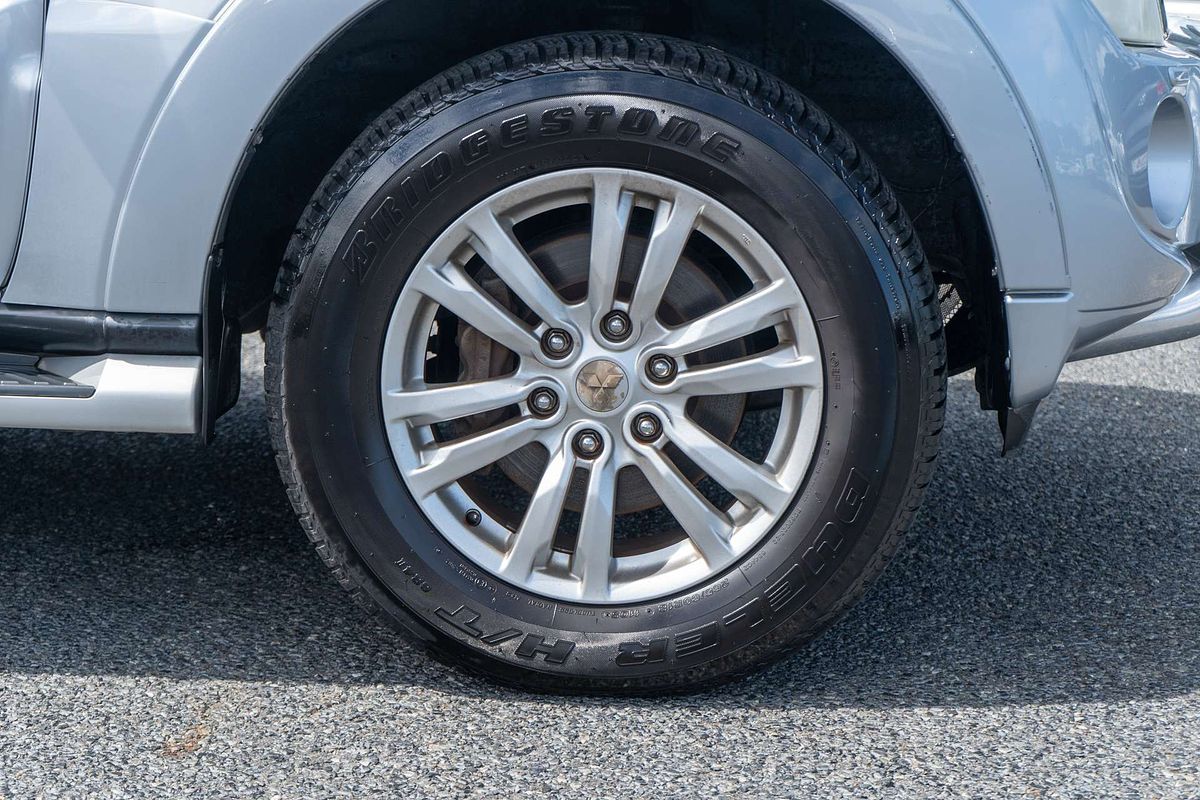 2014 Mitsubishi Pajero VR-X NW