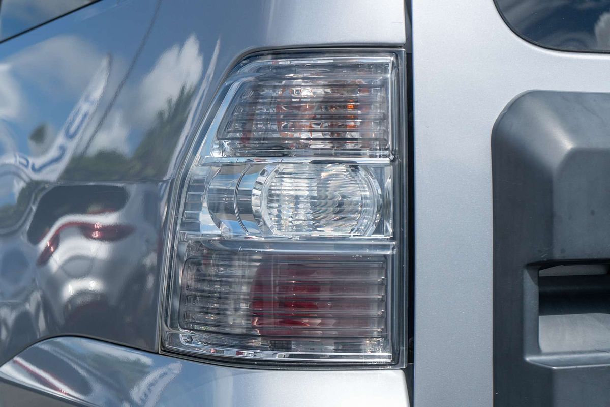 2014 Mitsubishi Pajero VR-X NW