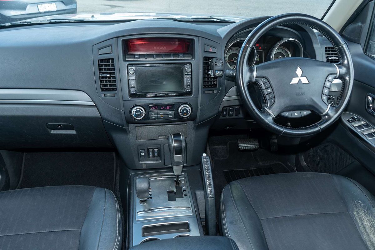 2014 Mitsubishi Pajero VR-X NW