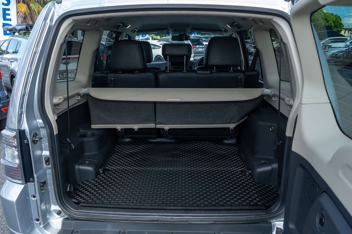 2014 Mitsubishi Pajero VR-X NW