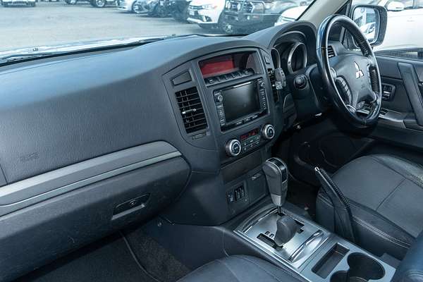 2014 Mitsubishi Pajero VR-X NW
