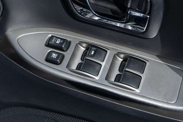 2014 Mitsubishi Pajero VR-X NW