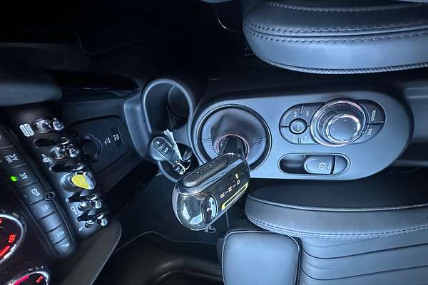 2021 MINI Hatch Cooper SE Classic F56 LCI-2