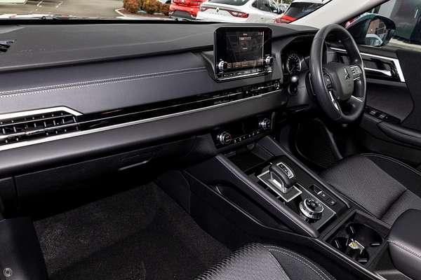 2024 Mitsubishi Outlander ES ZM