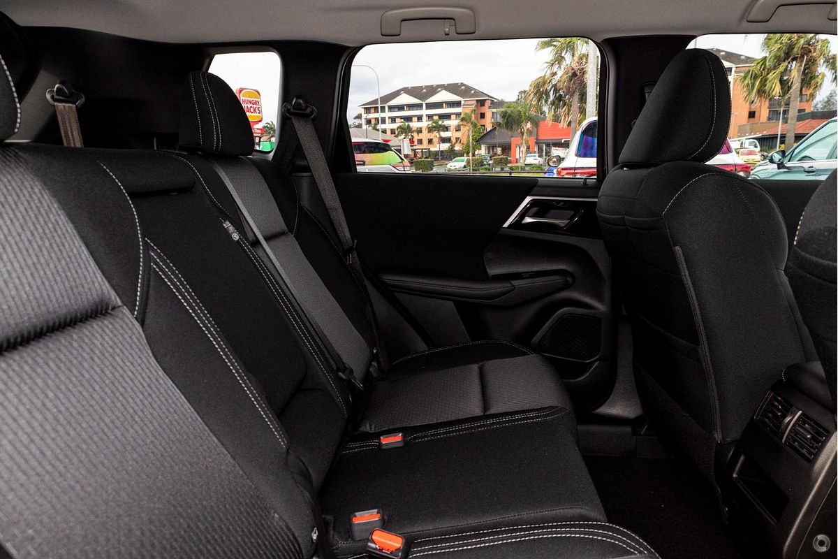 2024 Mitsubishi Outlander ES ZM