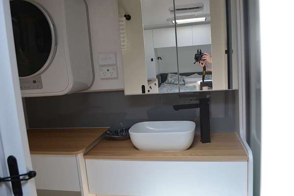 2025 New Age Manta Ray 16ft Embark