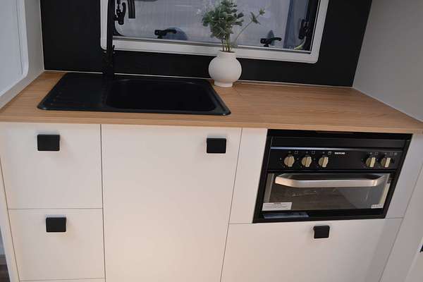 2025 New Age Manta Ray 16ft Embark