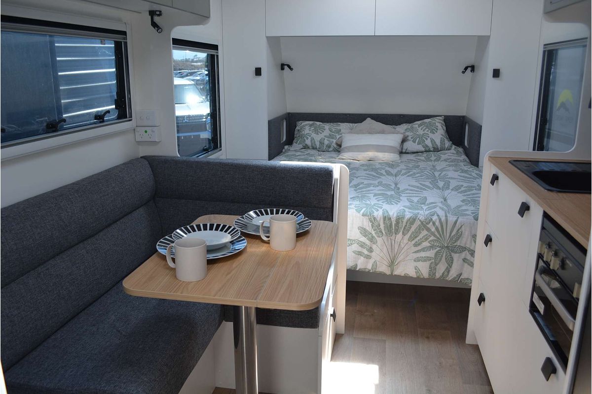 2025 New Age Manta Ray 16ft Embark