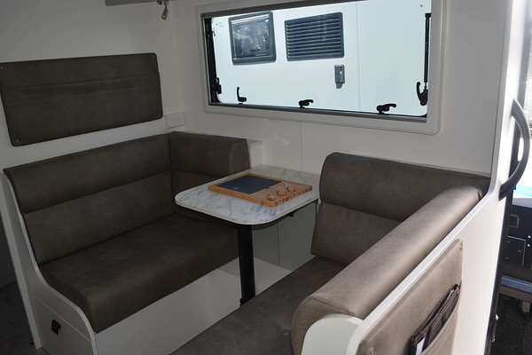 2025 New Age Manta Ray 15ft Adventurer