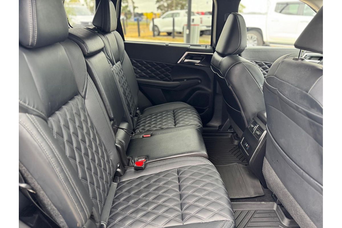 2023 Mitsubishi Outlander Exceed ZM