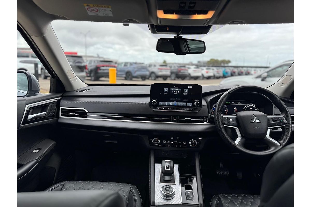 2023 Mitsubishi Outlander Exceed ZM