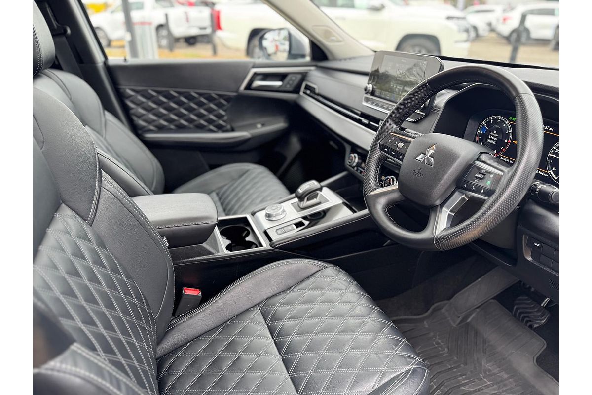 2023 Mitsubishi Outlander Exceed ZM