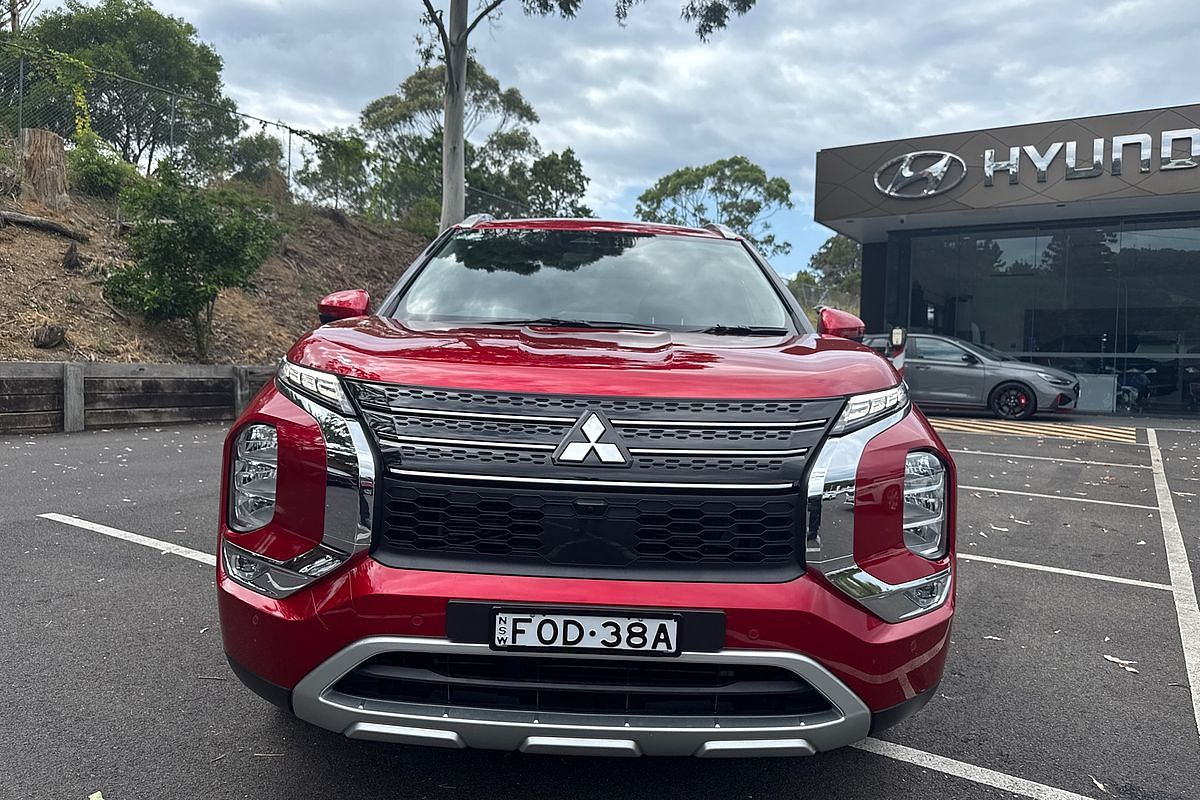 2024 Mitsubishi Outlander LS ZM
