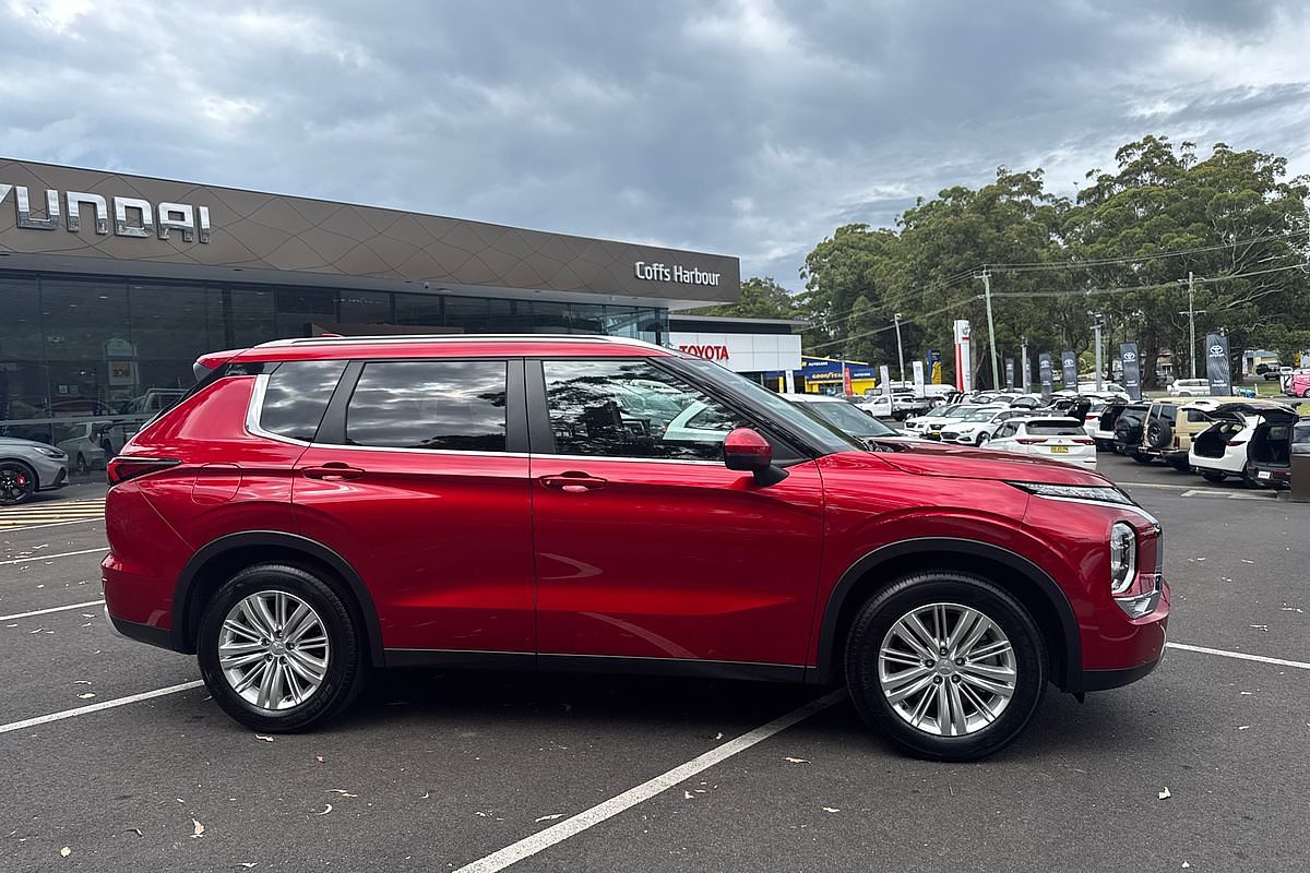 2024 Mitsubishi Outlander LS ZM