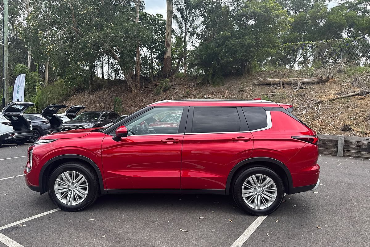 2024 Mitsubishi Outlander LS ZM