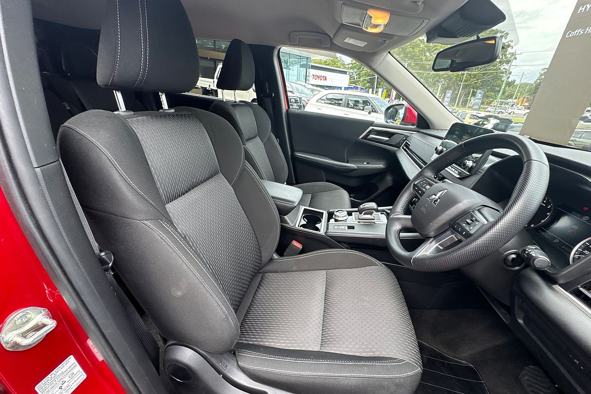 2024 Mitsubishi Outlander LS ZM