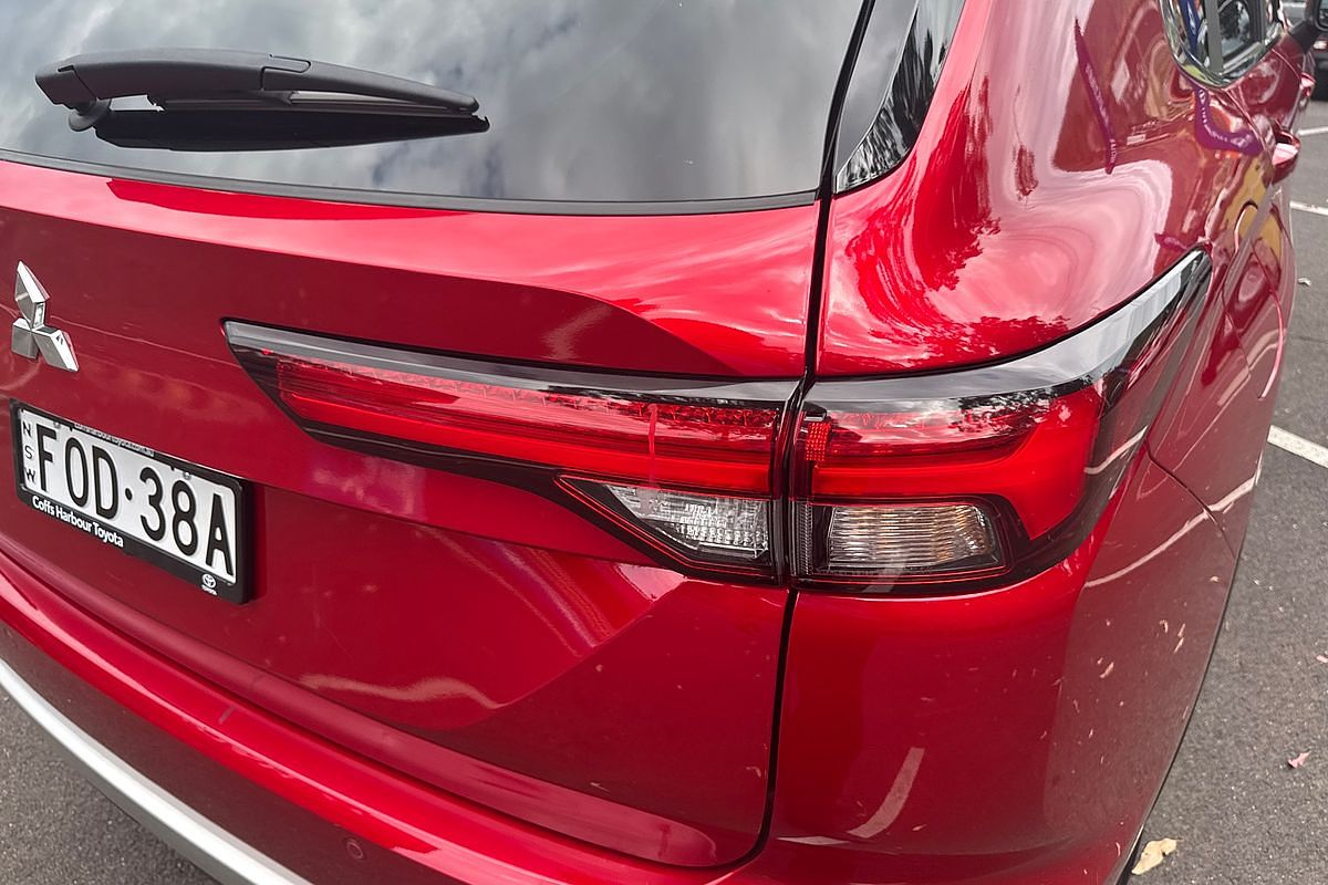 2024 Mitsubishi Outlander LS ZM