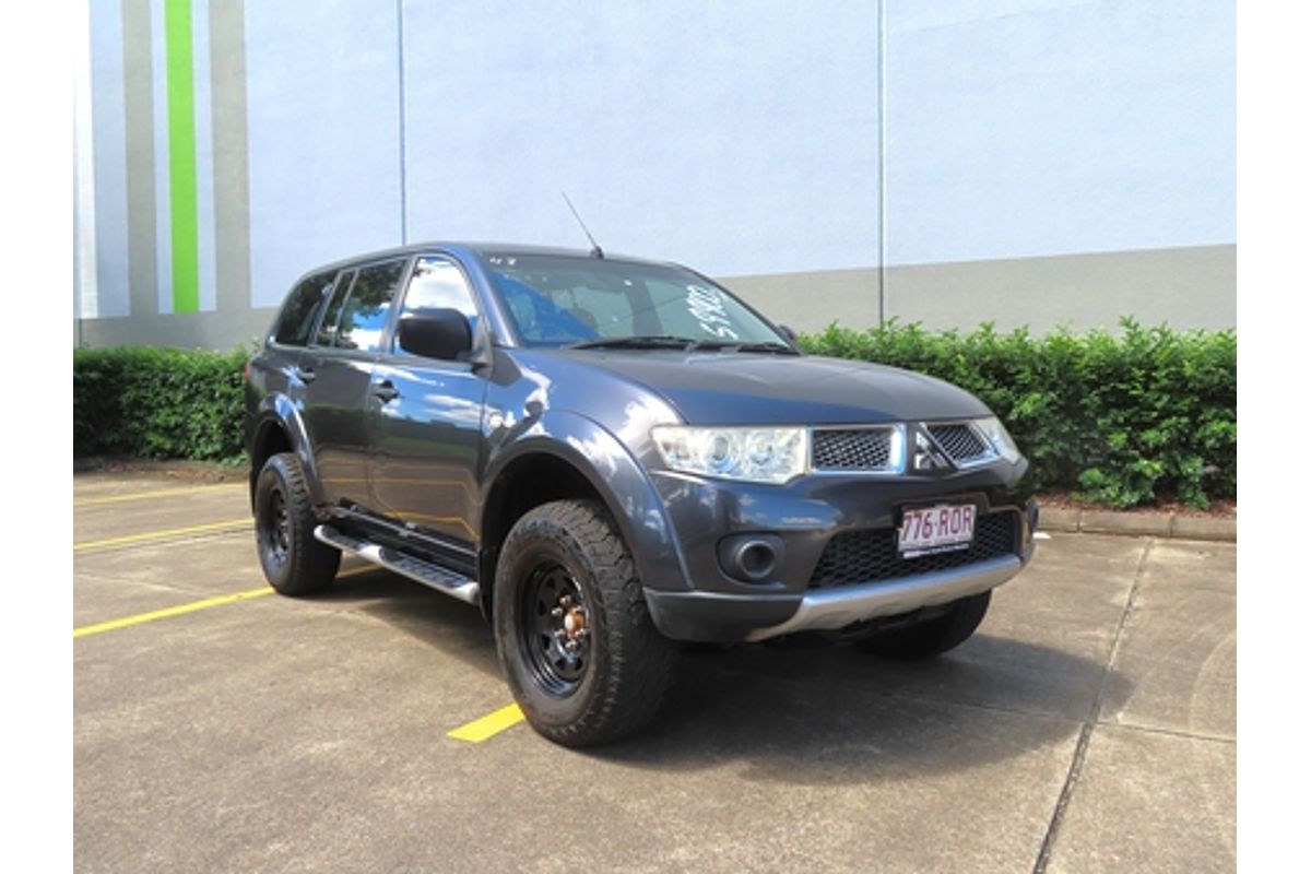 2011 Mitsubishi Challenger PB