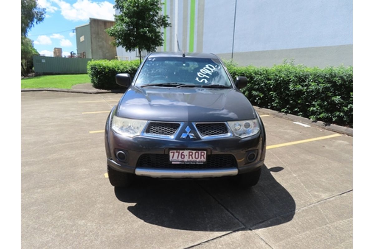 2011 Mitsubishi Challenger PB
