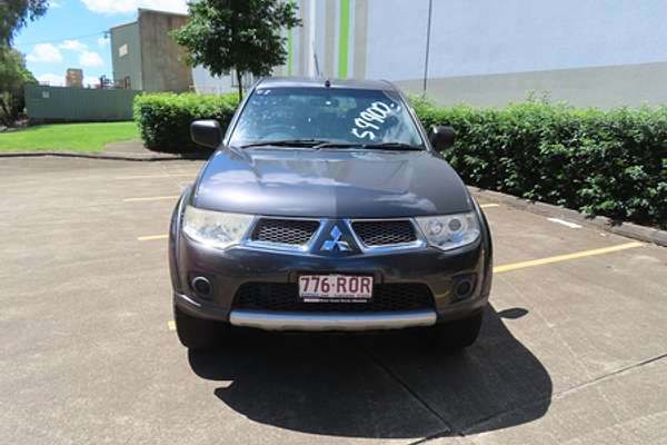 2011 Mitsubishi Challenger PB