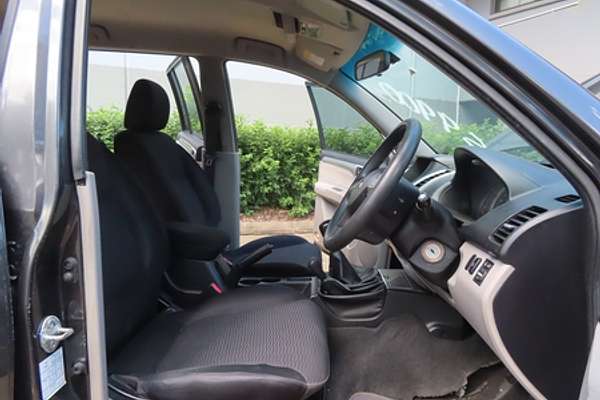 2011 Mitsubishi Challenger PB