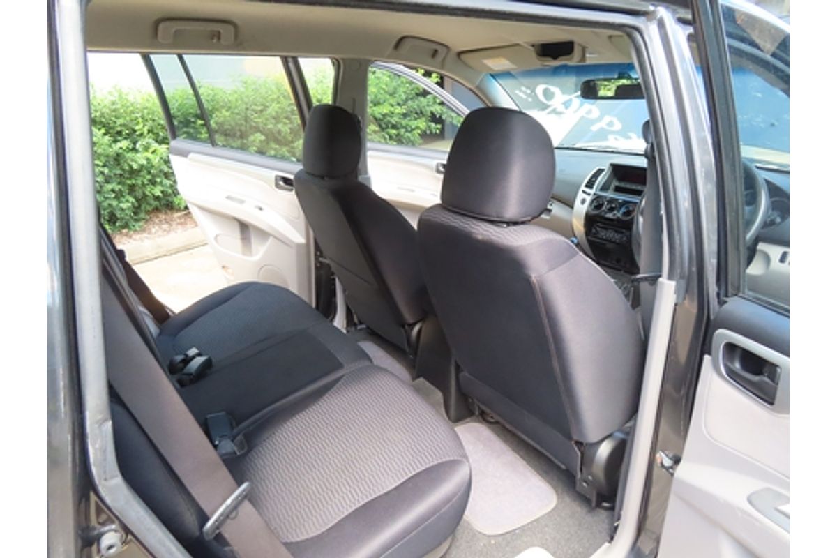 2011 Mitsubishi Challenger PB