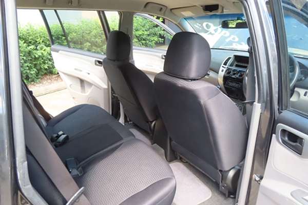 2011 Mitsubishi Challenger PB