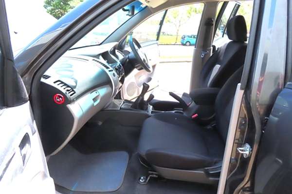 2011 Mitsubishi Challenger PB
