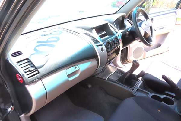 2011 Mitsubishi Challenger PB