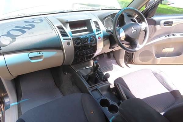 2011 Mitsubishi Challenger PB