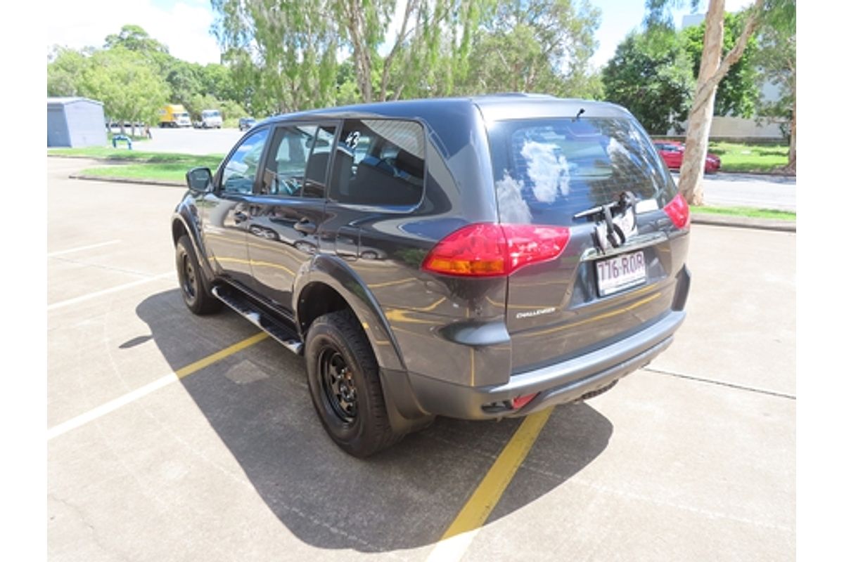 2011 Mitsubishi Challenger PB