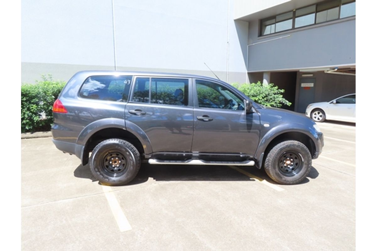 2011 Mitsubishi Challenger PB