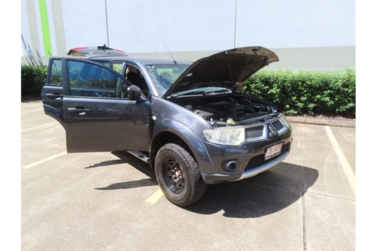 2011 Mitsubishi Challenger PB