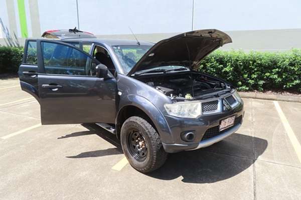2011 Mitsubishi Challenger PB