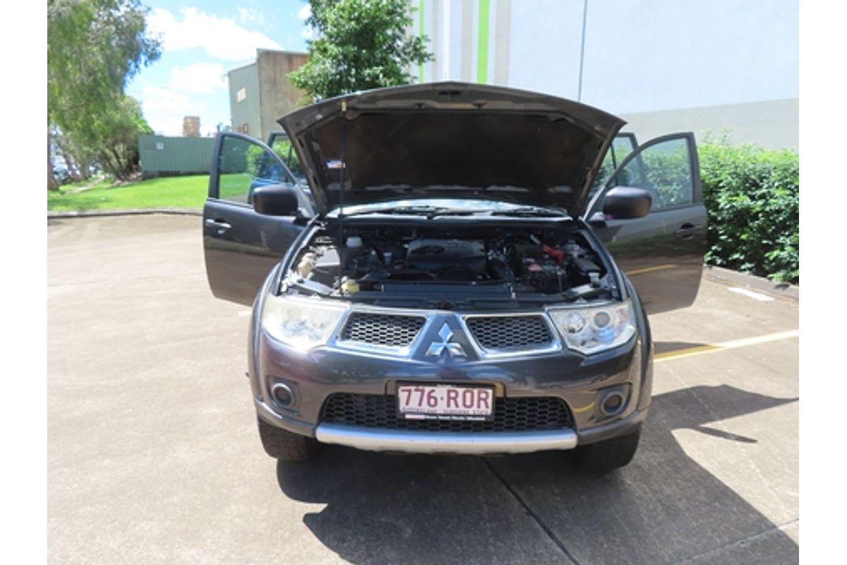 2011 Mitsubishi Challenger PB