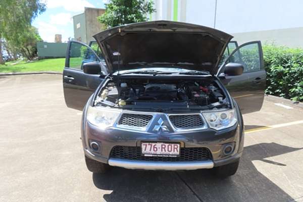 2011 Mitsubishi Challenger PB