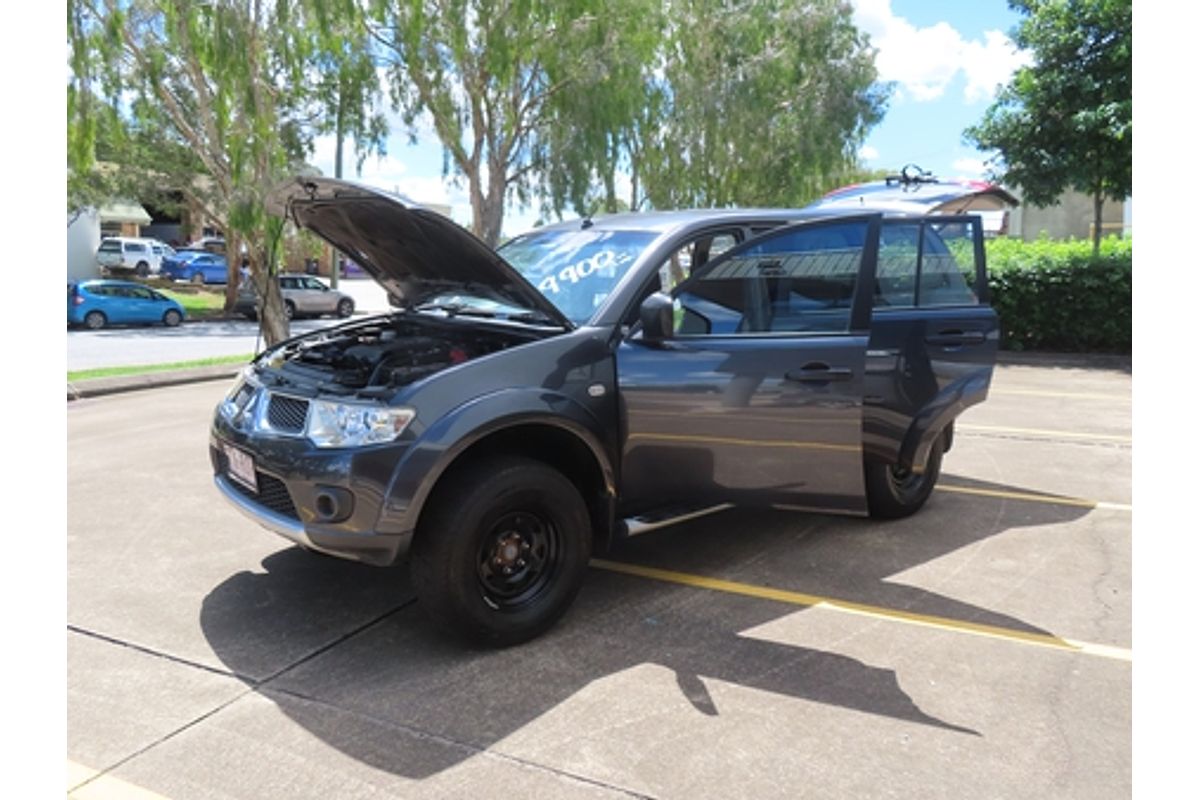 2011 Mitsubishi Challenger PB