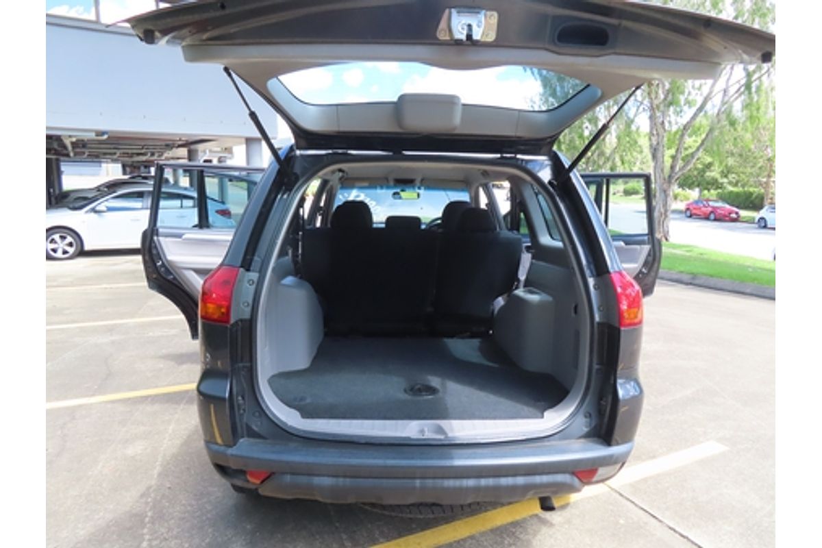 2011 Mitsubishi Challenger PB
