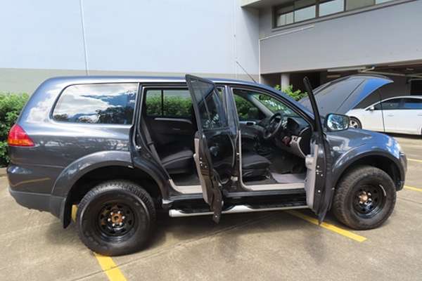 2011 Mitsubishi Challenger PB