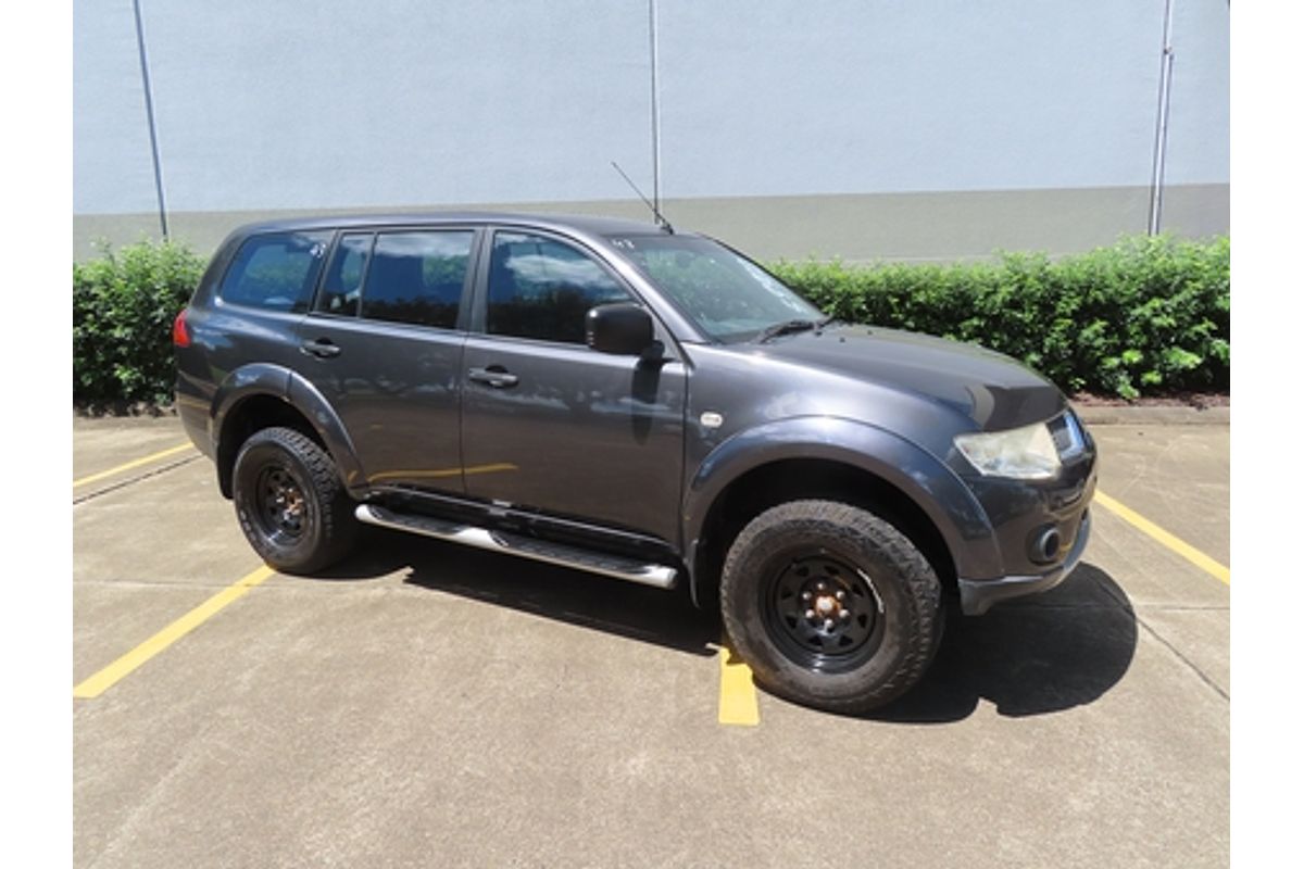 2011 Mitsubishi Challenger PB