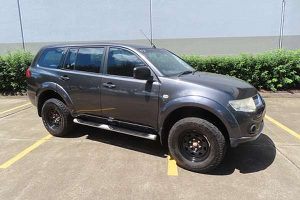 2011 Mitsubishi Challenger PB