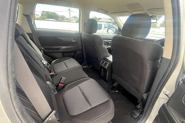 2020 Mitsubishi Outlander ES ZL