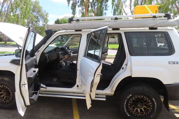 2005 Nissan Patrol ST-S GU IV