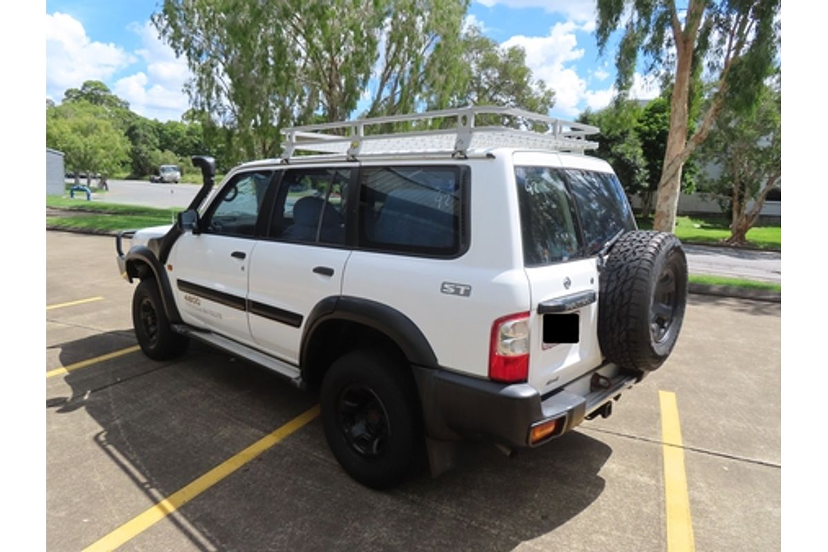 2001 Nissan Patrol ST GU III