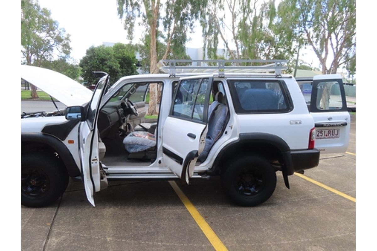 2001 Nissan Patrol ST GU III