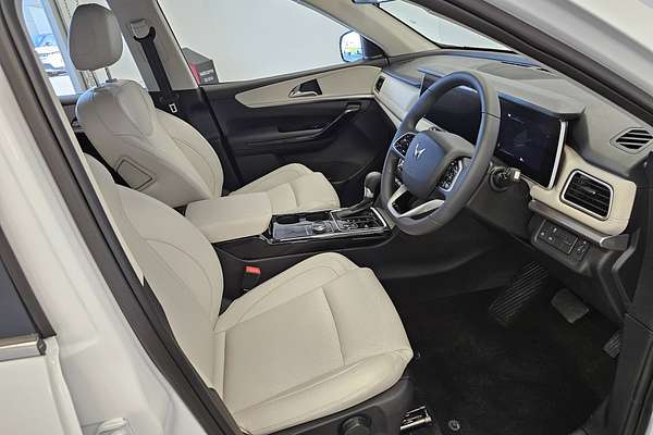 2024 Mahindra XUV700 AX7L