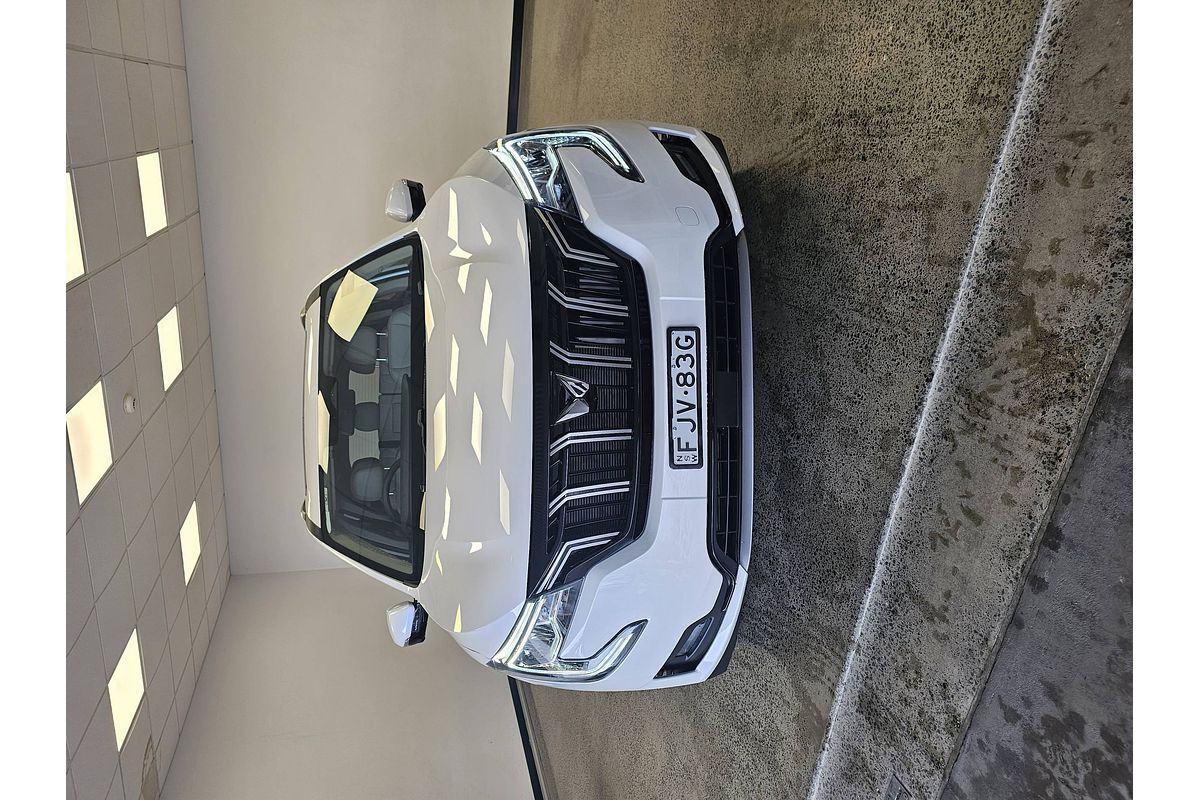 2024 Mahindra XUV700 AX7L