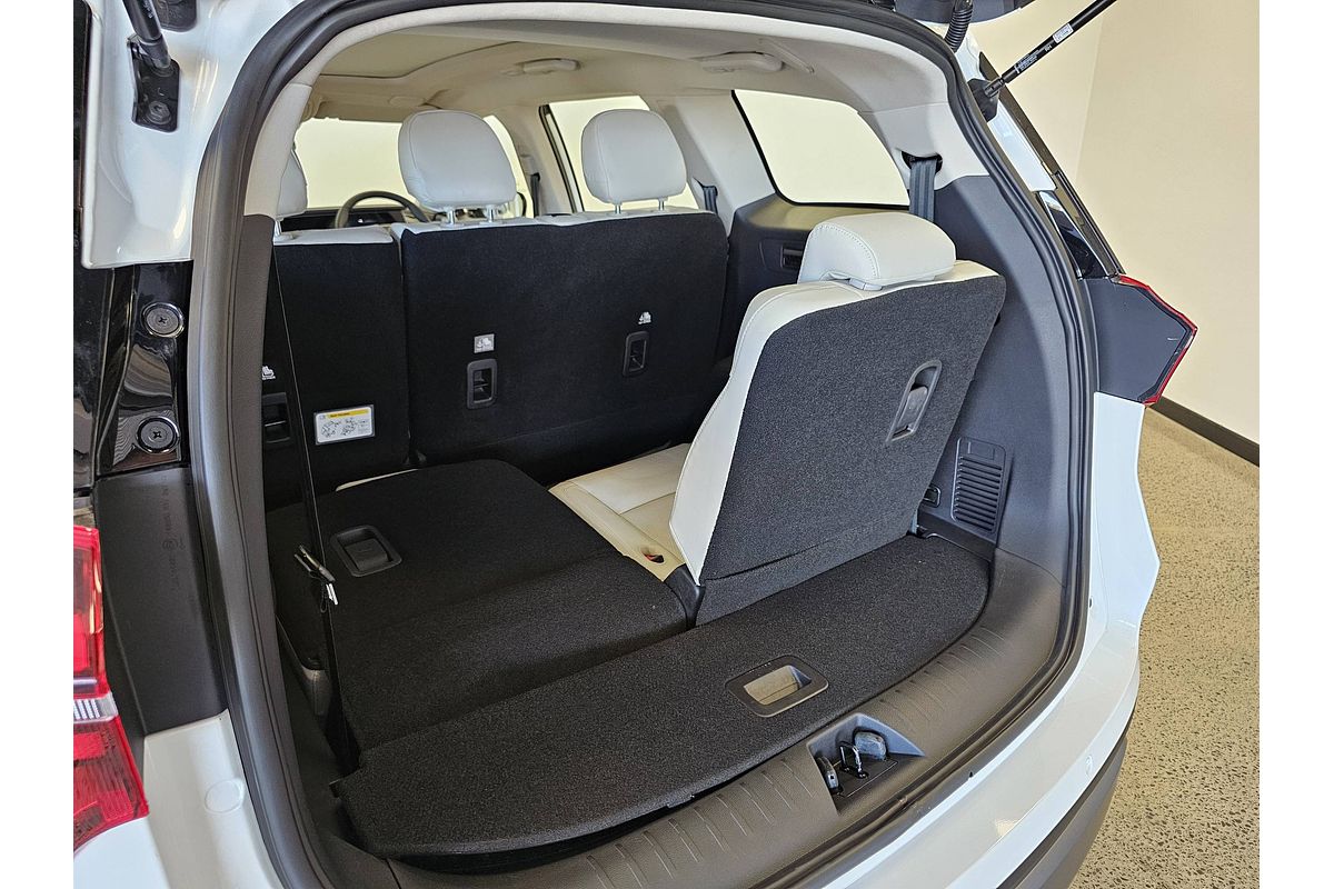 2024 Mahindra XUV700 AX7L