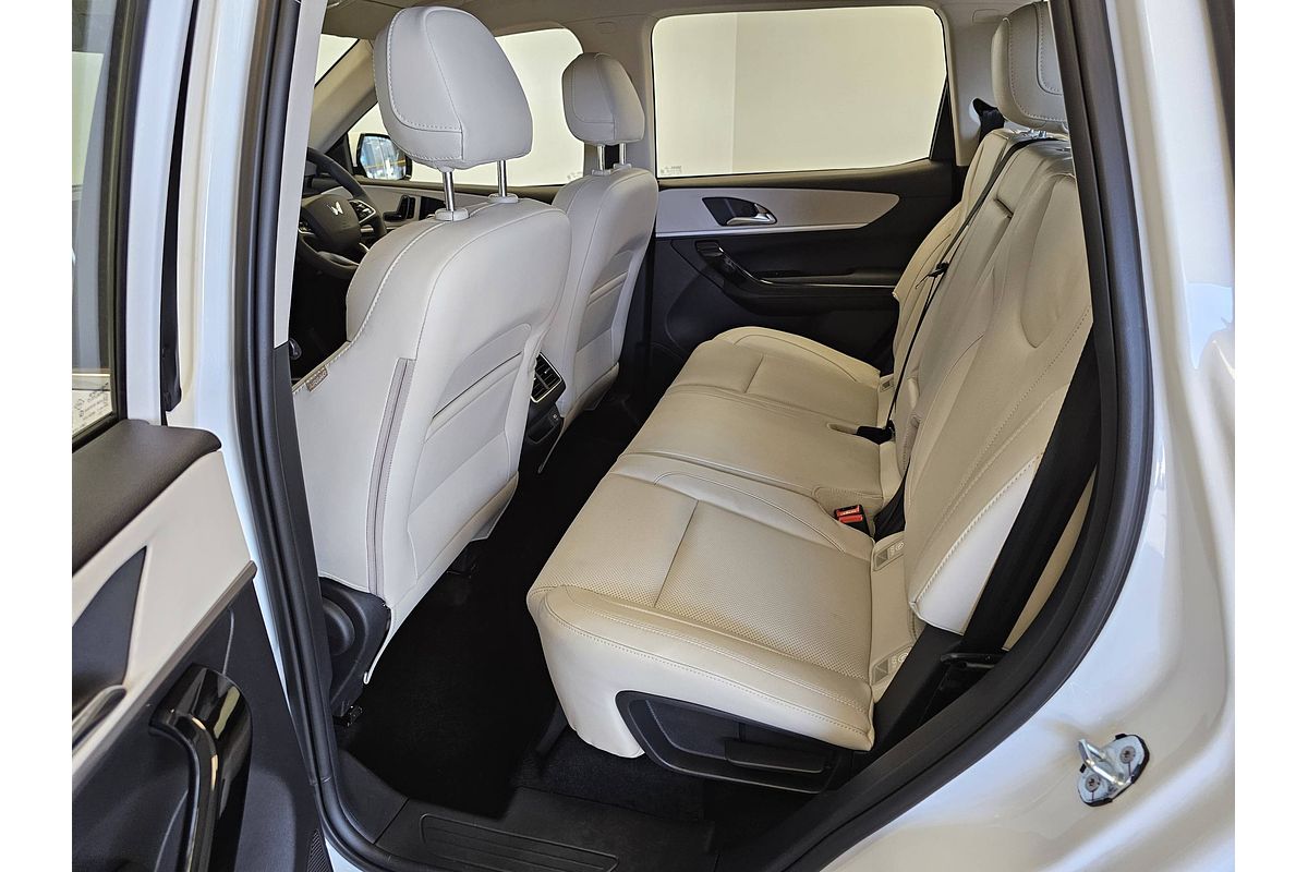 2024 Mahindra XUV700 AX7L